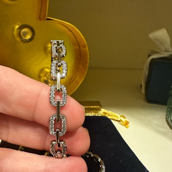 Dazzling Silver Bracelet and Earring Set - Picture 4 of 6